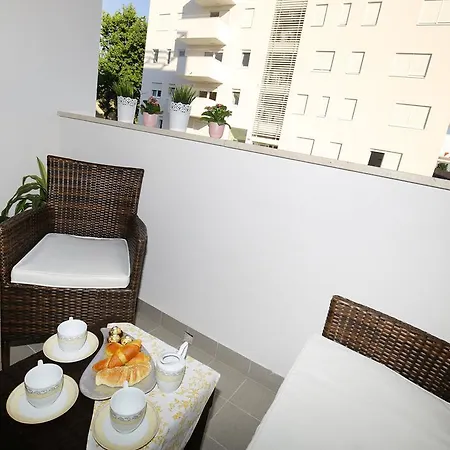 Flowers, Free Garage Parking Apartamento Zadar