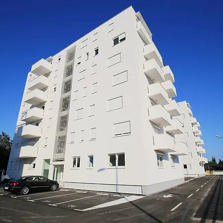 Flowers, Free Garage Parking