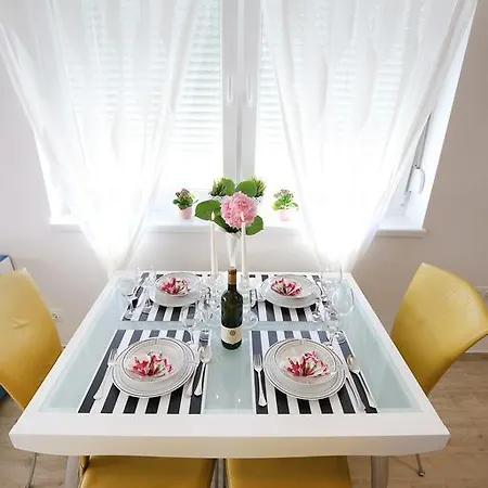 Flowers, Free Garage Parking Apartamento Zadar