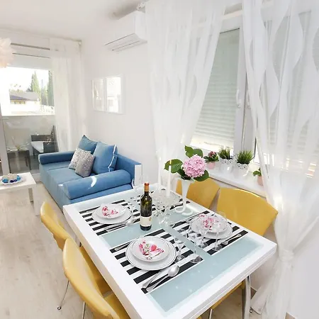 Flowers Apartment