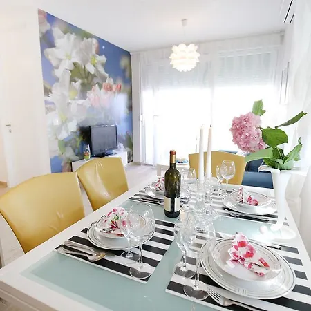 Flowers Apartment *