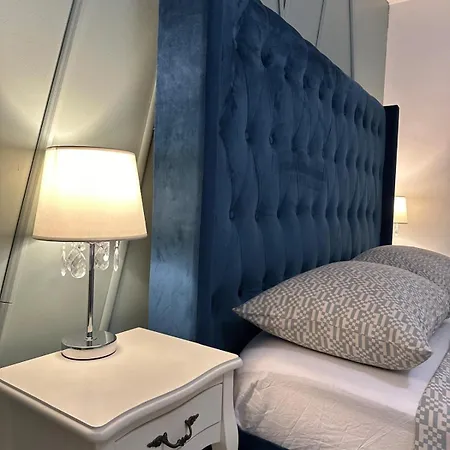 Flowers, Free Garage Parking *